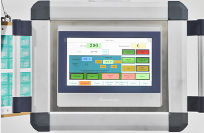 方底纸袋机控制面板：触摸屏人机界面，操作控制简便。